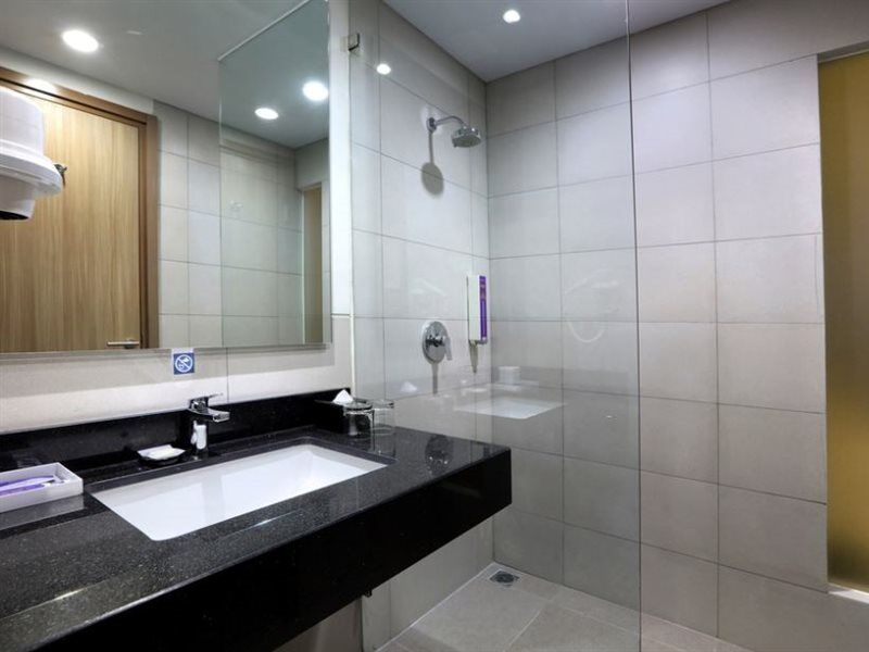Quest Prime Cikarang By Aston Hotel Bekasi Exterior foto