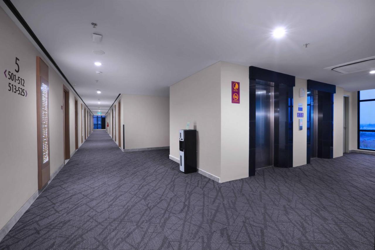 Quest Prime Cikarang By Aston Hotel Bekasi Exterior foto