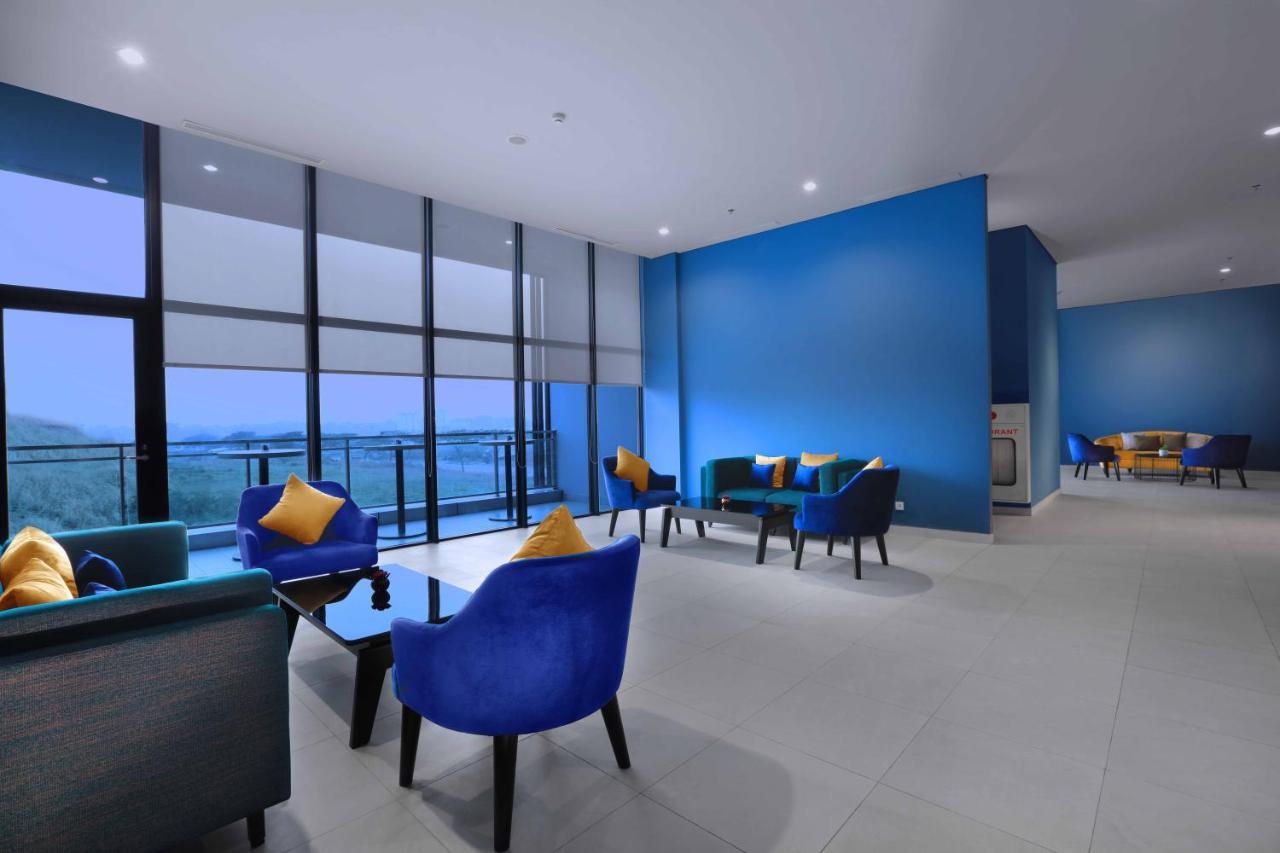 Quest Prime Cikarang By Aston Hotel Bekasi Exterior foto