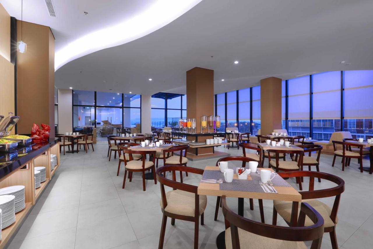 Quest Prime Cikarang By Aston Hotel Bekasi Exterior foto